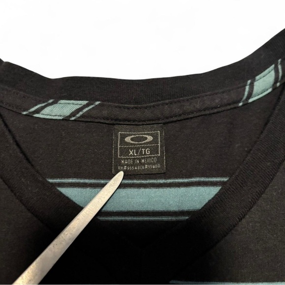 Oakley Men's T Shirt XL V Neck Green Black Stripe - Picture 3 of 4